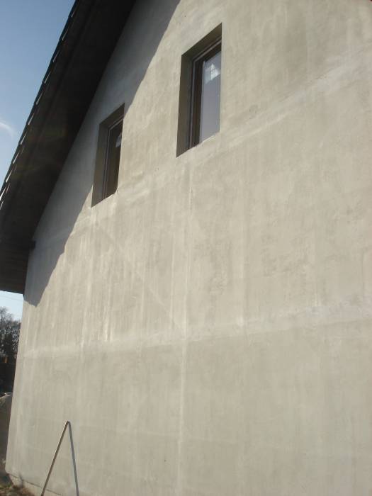 Ściana bez okien garażowych